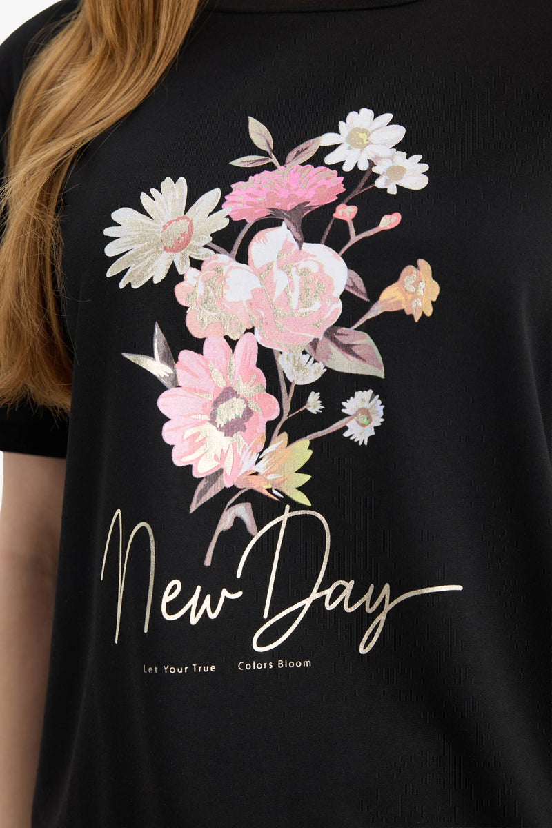 DeFacto Black Woman Regular Fit Crepe Neck Floral Short Sleeve T-Shirt Casual - Image 4